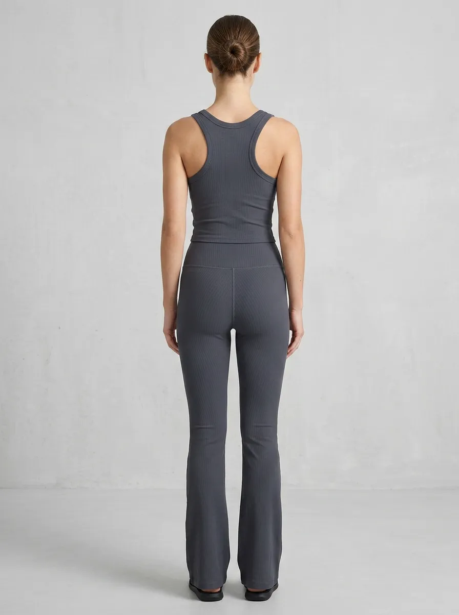 Studio Training-Look Women's Tank Top Flare Pants Active Set