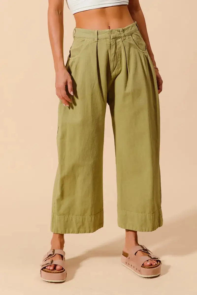 Wide Leg Mid Rise Pocketed Cropped Pants