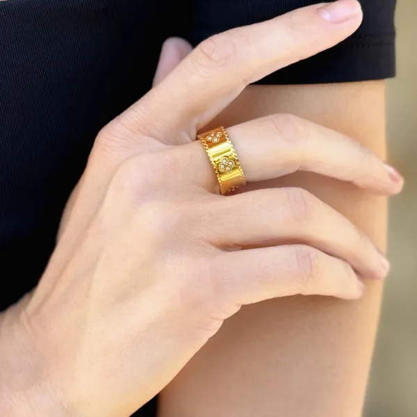 Clover Crystal Band Fashion Ring