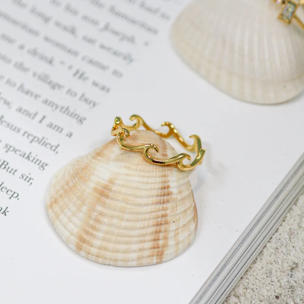 Wave Statement Ring