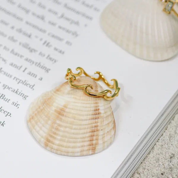 Wave Statement Ring