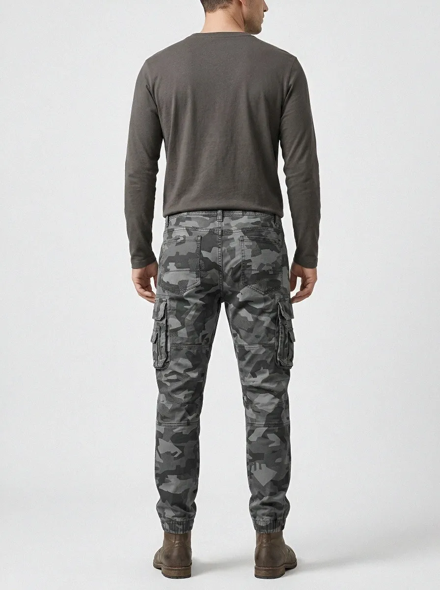 Adventure-Ready Camouflage Camouflage Cargo Pants