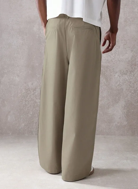 Minimal Pleated Wide-Leg Trousers