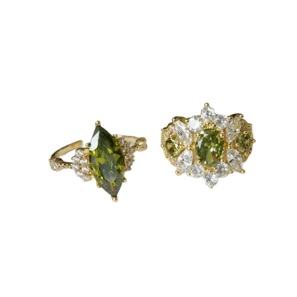 ✨ A little green. A lot of glamour. Designed with striking olive-green stones and sparkling accents, these statement rings bring an elegant vintage touch to any look. 💚