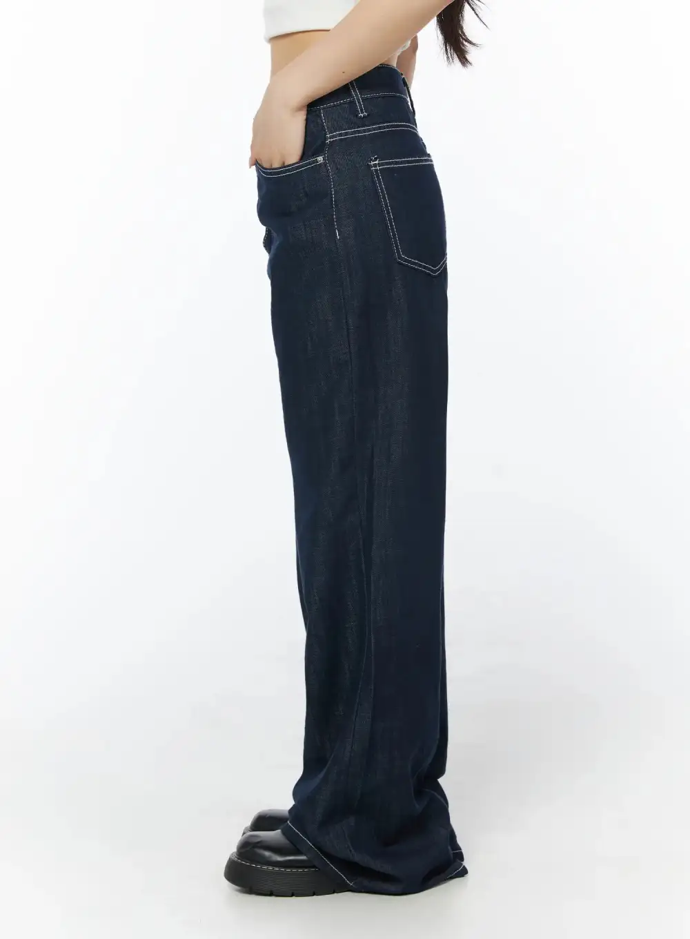 Non-Fade Relaxed Jeans