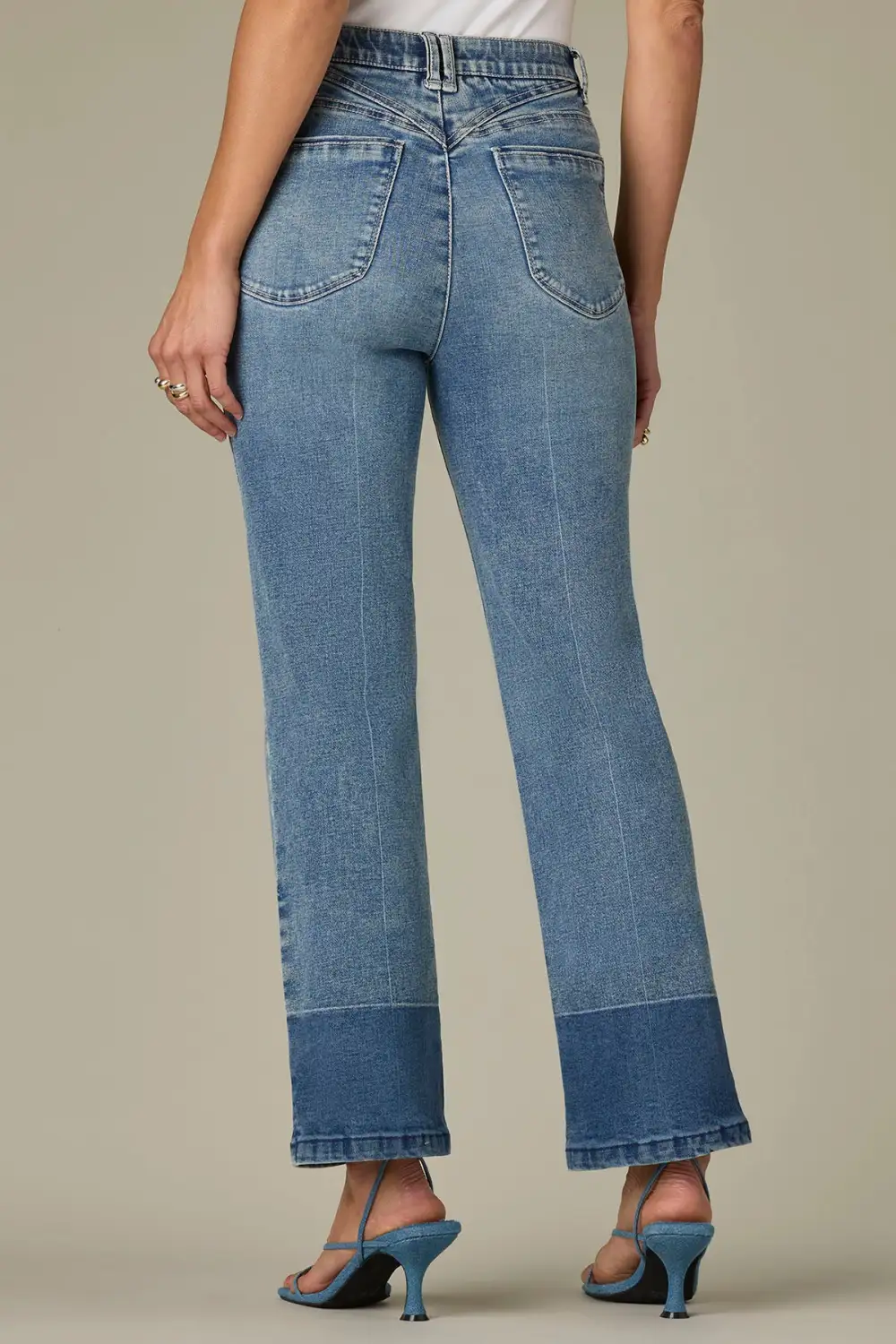   V-yoke Petite Barely Boot Jeans Clean