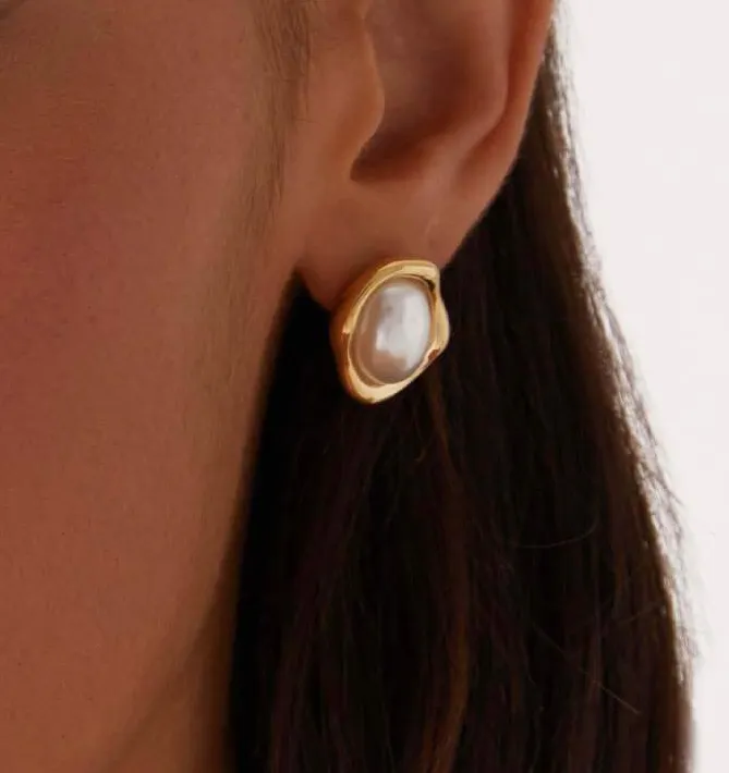 Classic Pearl Drop Earrings