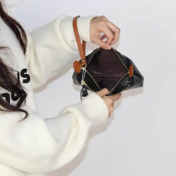 Pocket-Organizing Leather Coin Purse