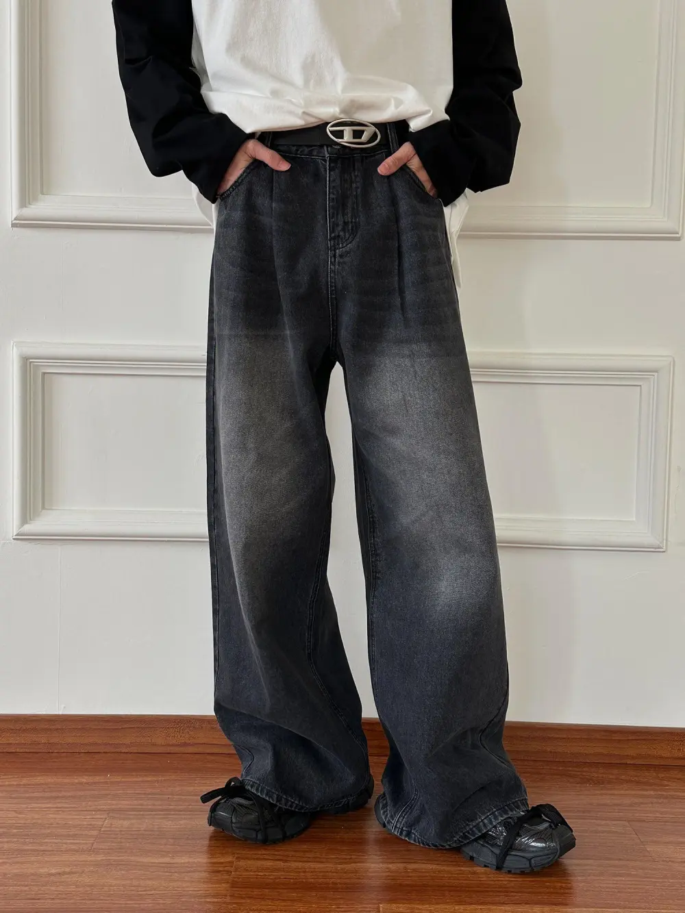 Faded Detail Wide Leg Jeans
