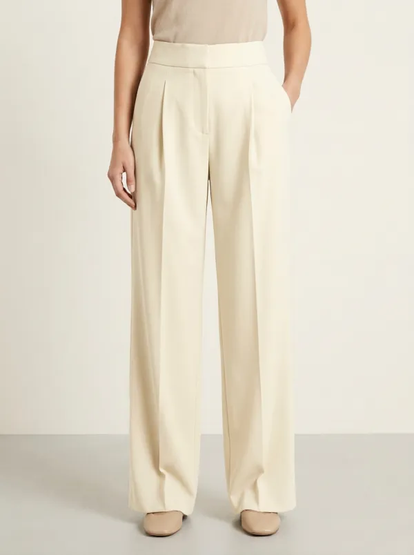 Relaxed Shape Pleated Wide-Leg Trousers