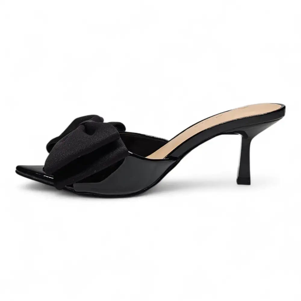 Bermuda Bow Kitten Heel