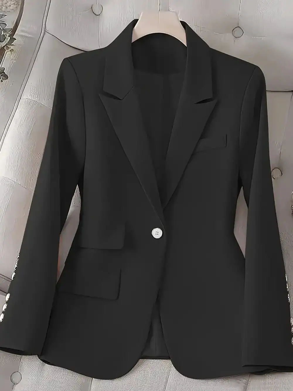 Streamlined Single-Button Long-Sleeve Blazer