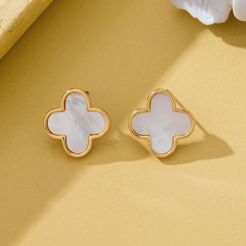 Mother Of Pearl Clover Stud