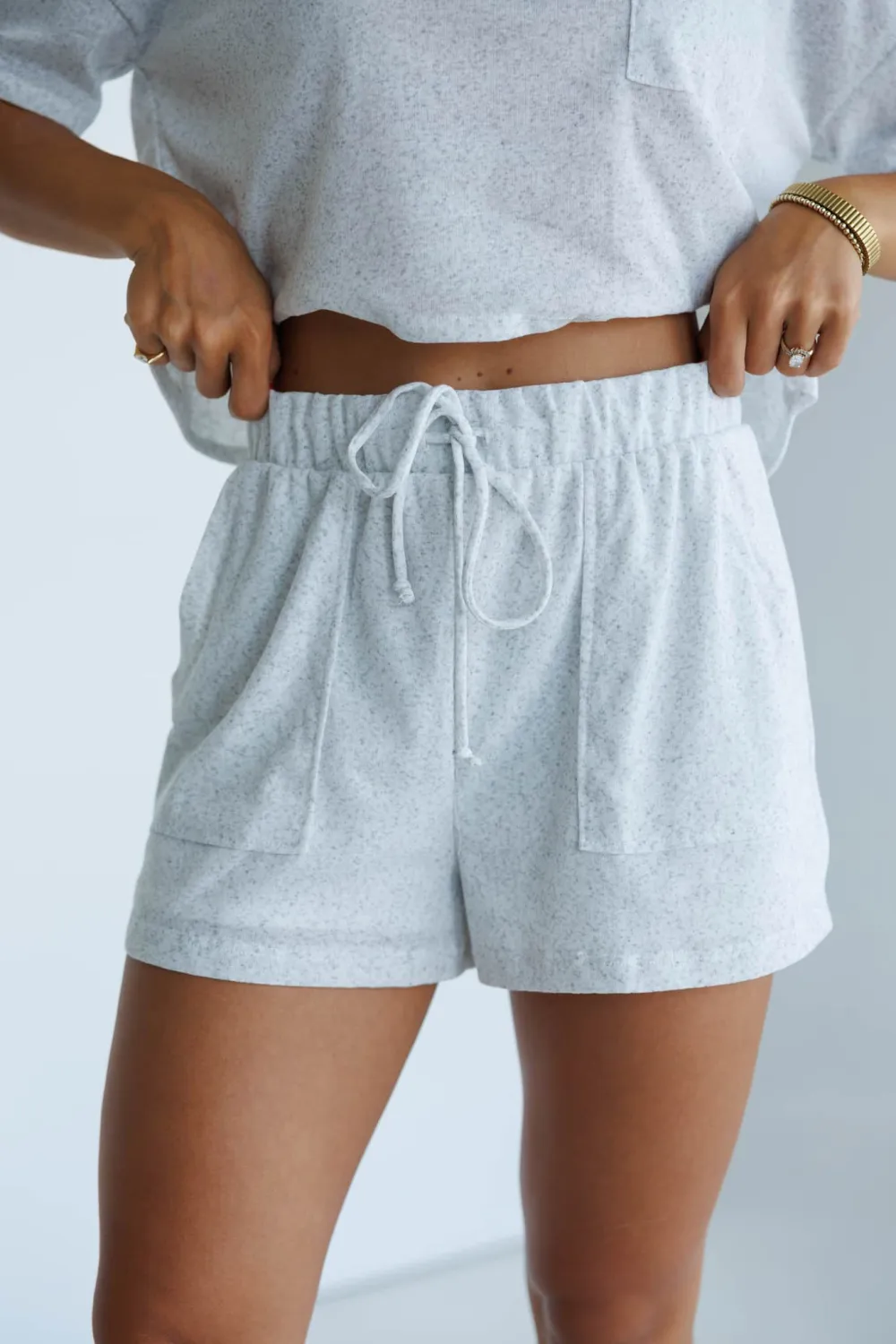 Relaxed Elastic Waist Pocket Casual Shorts