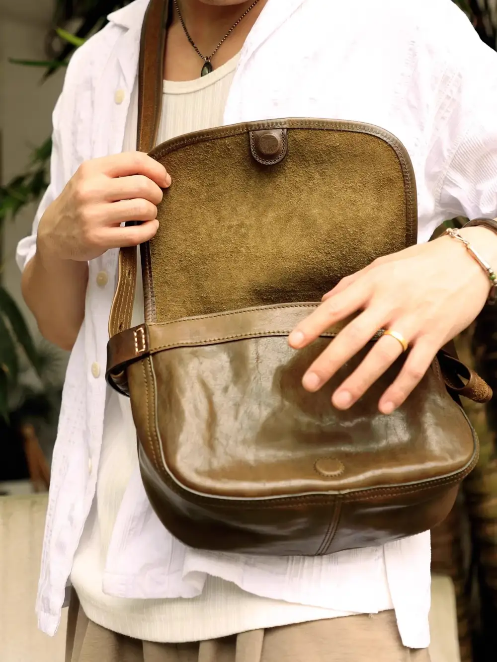Versatile Ease: Casual Luxury Soft Leather Clutch