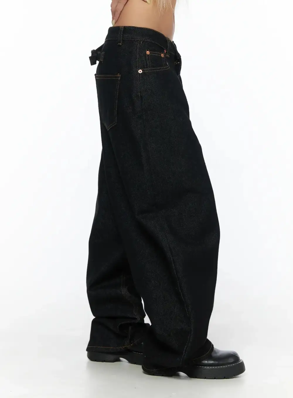 Loose-Fit Low-Rise Baggy Jeans