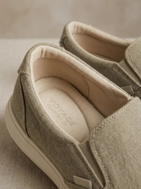 Outdoor-Inspired Minimalist Graphic Winter Look Men's Stretch Canvas Shoes