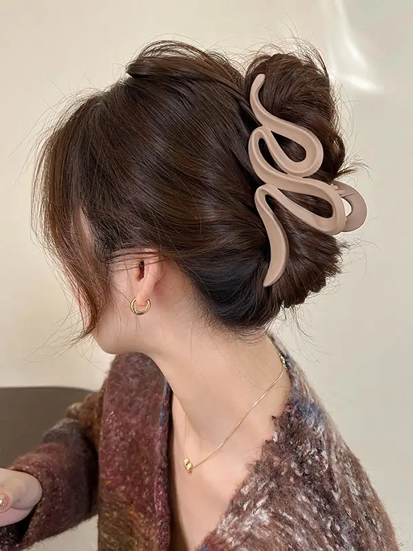 Matte Geometric Claw Clip