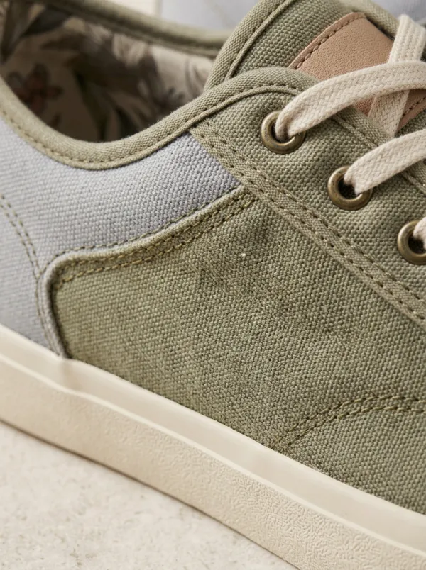 Modern Minimalist Leaf Detail Men's Canvas Shoes