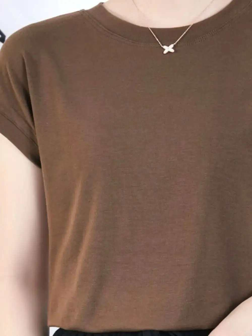 Sleek Round-Neck Short-Sleeve T-Shirt