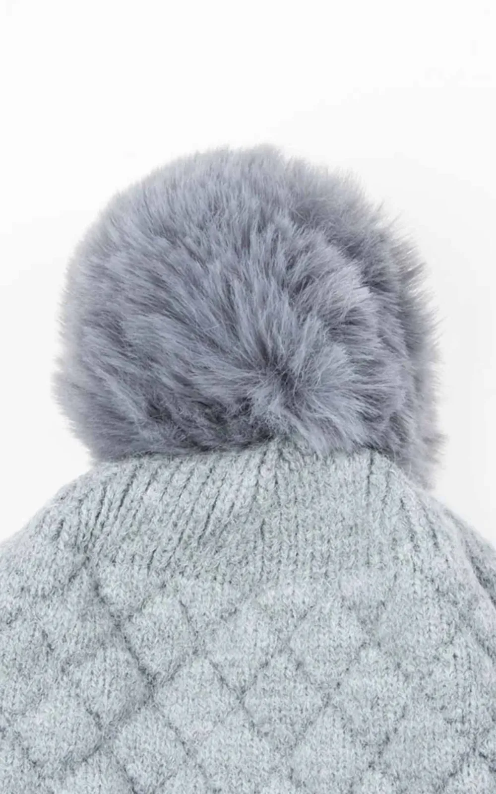 Fashionable Diamond Pattern Creative Fur Ball Hat