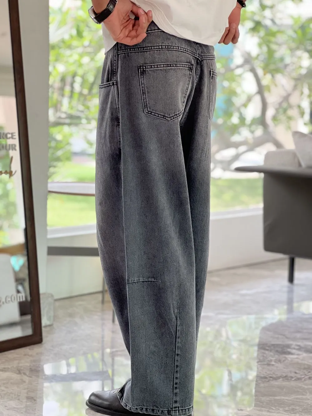 Barrel-Fit Distressed Baggy Jeans