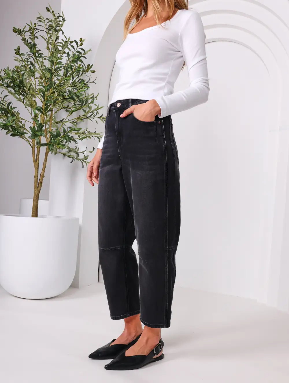 Women's Relaxed Barrel-Leg Denim Jeans