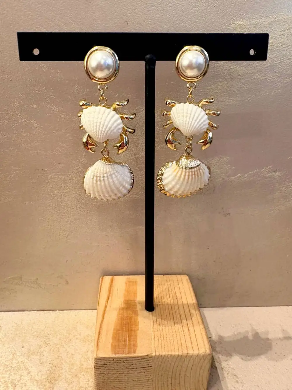 Shell Pearl Earrings