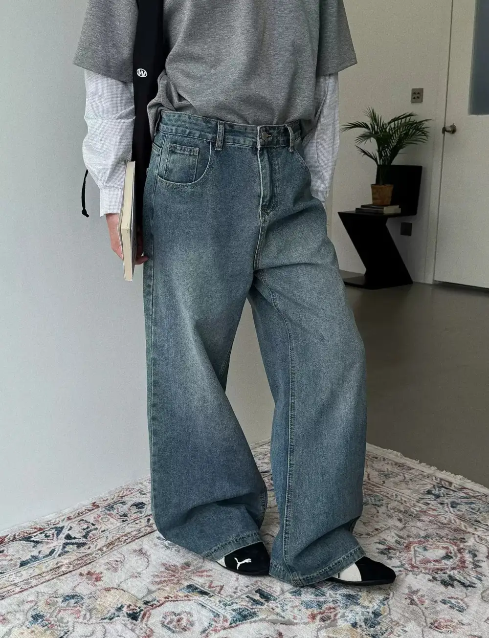 Mid Rise Washed Straight Leg Jeans