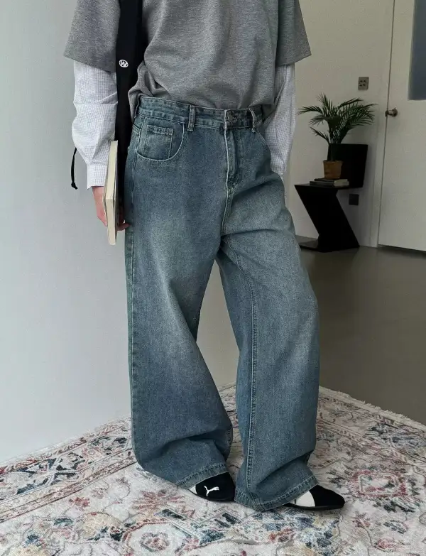 Mid Rise Washed Straight Leg Jeans
