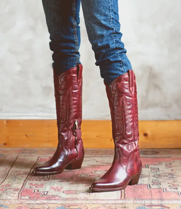 Distressed Streamlined Western Boots