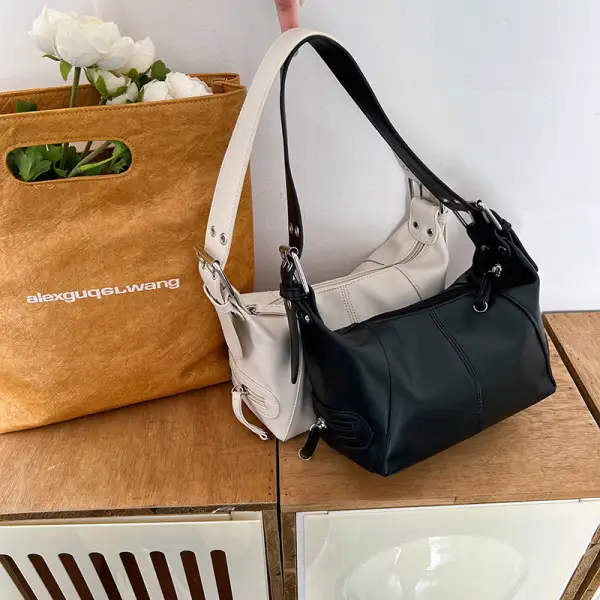 Roomy Slim Baguette Bag