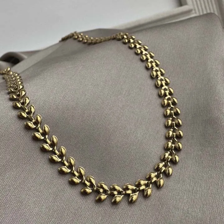 Minimal Graceful Necklace