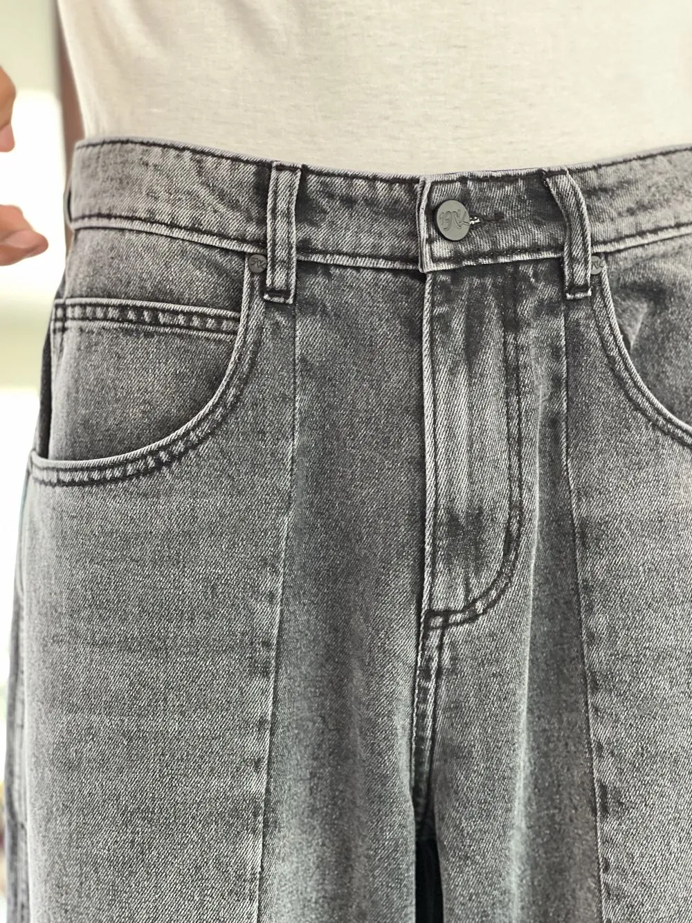 Barrel-Fit Distressed Baggy Jeans
