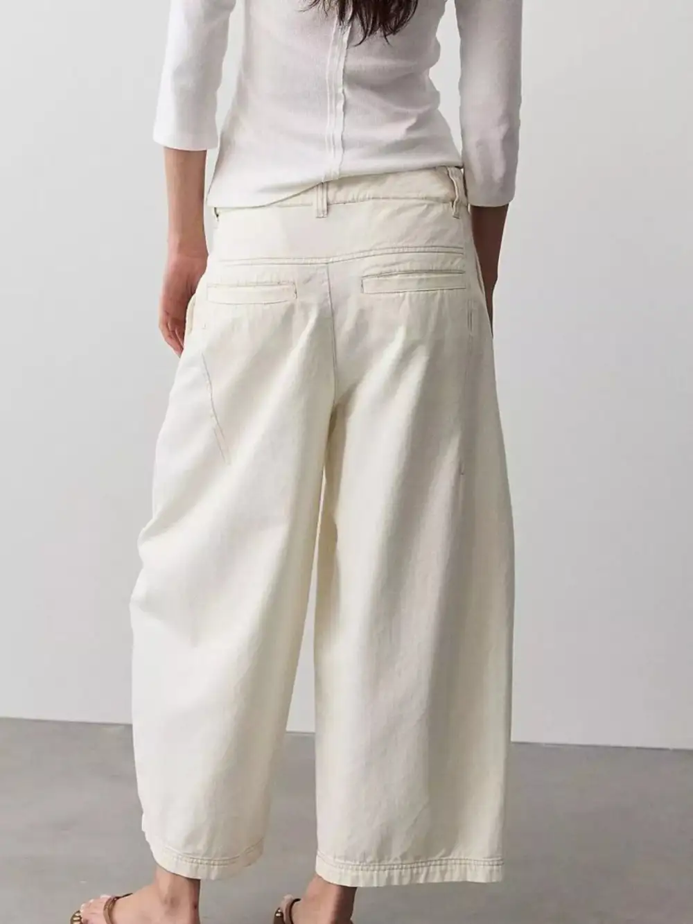 Wide-Leg Cropped Jeans