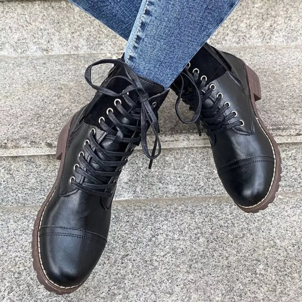 Relaxed Lace Up Block Heels Boots