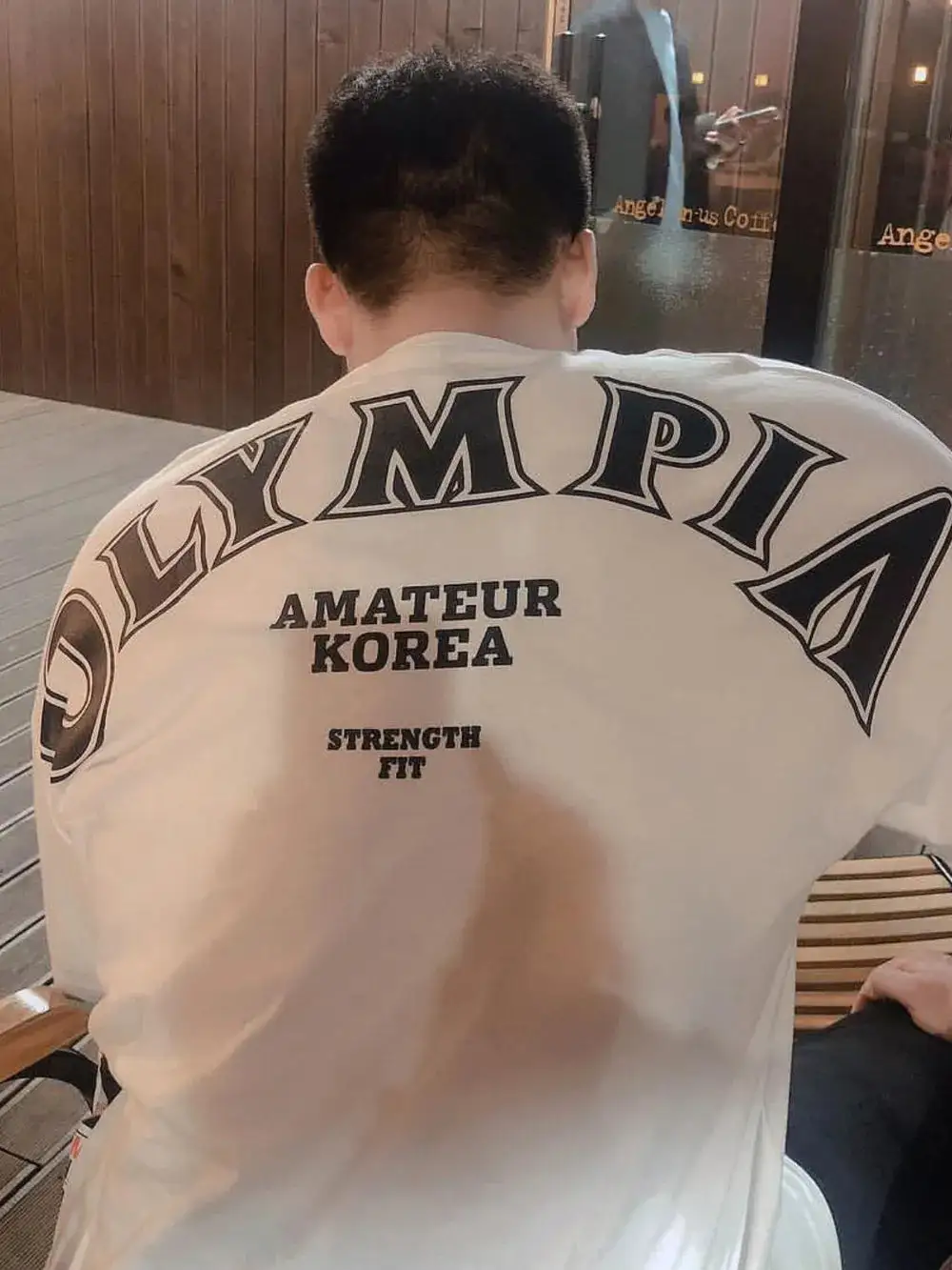 Clean Letter Graphic Crew Neck Tee