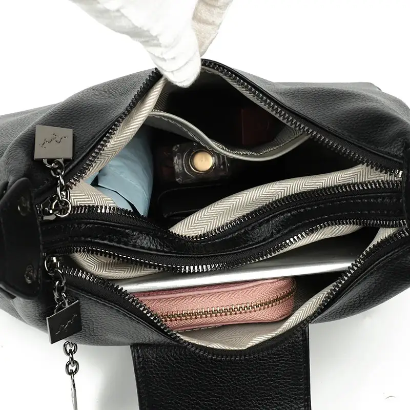 Modern Sophistication: High-Quality Designer Leather Shoulder Bag