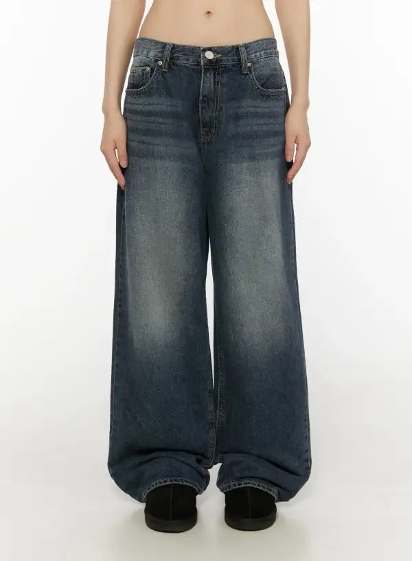 Faded Wash Baggy Jeans
