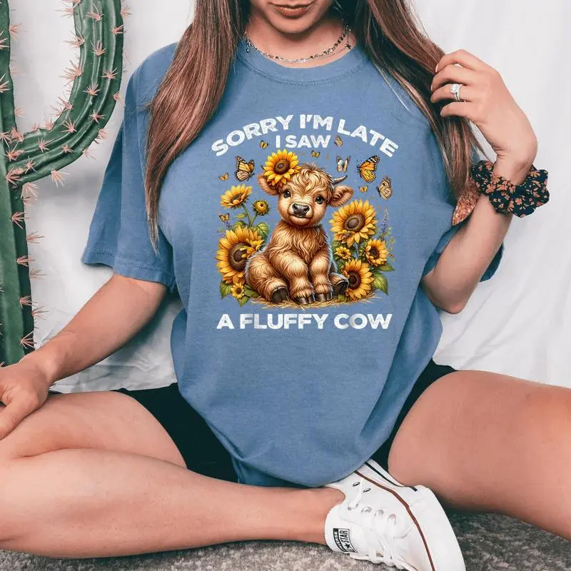 Sorry I'm Late I Saw A Fluffy Cow Sunflower Highland Cow Women's Oversized Comfort T-Shirt