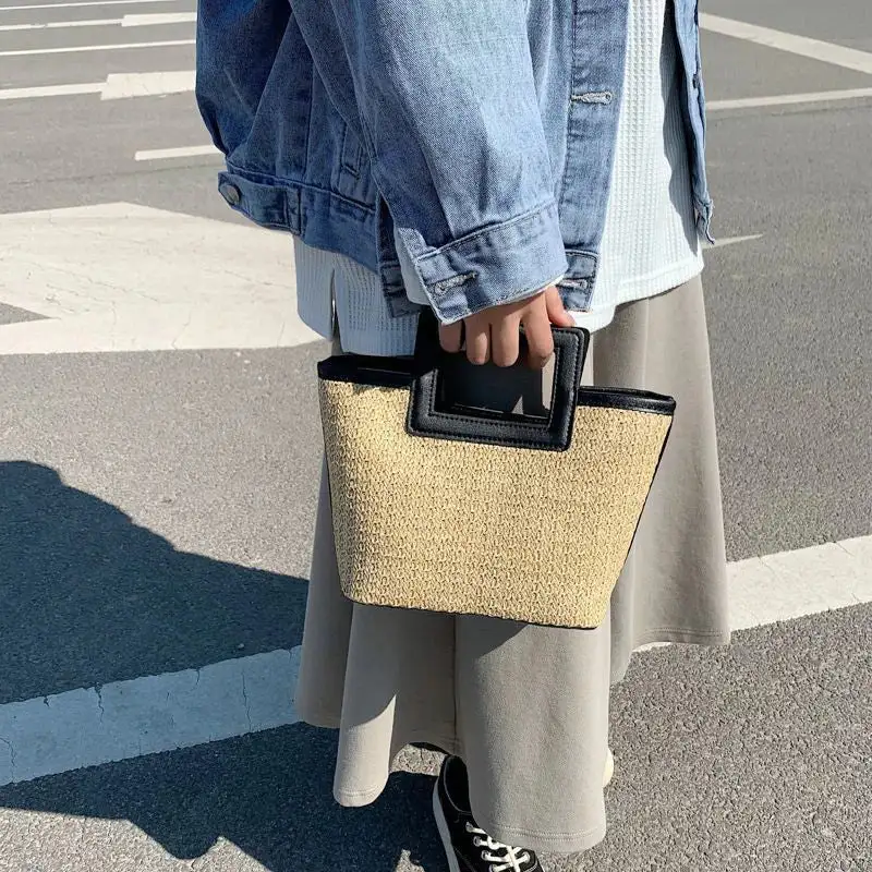 Coastal Essential: Large-Capacity Summer Beach Tote