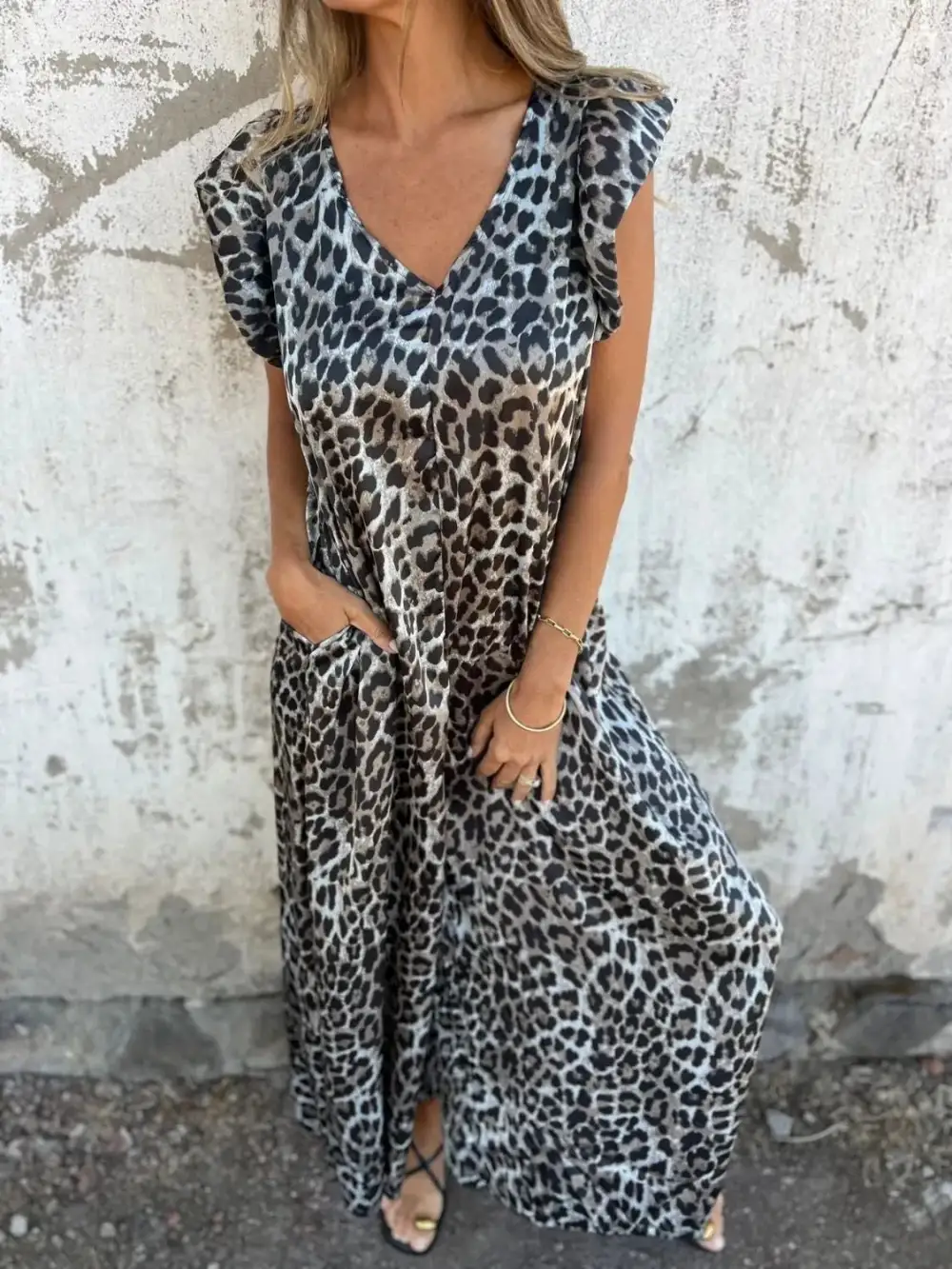 Plus Size V Neck Cap Sleeve Accessory