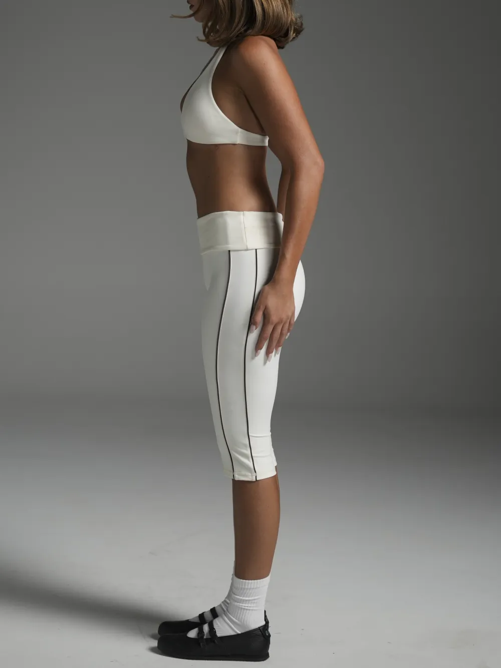 Classic Mid-Waist Piped Foldover-Waist Scrunch-Detail Capri Leggings