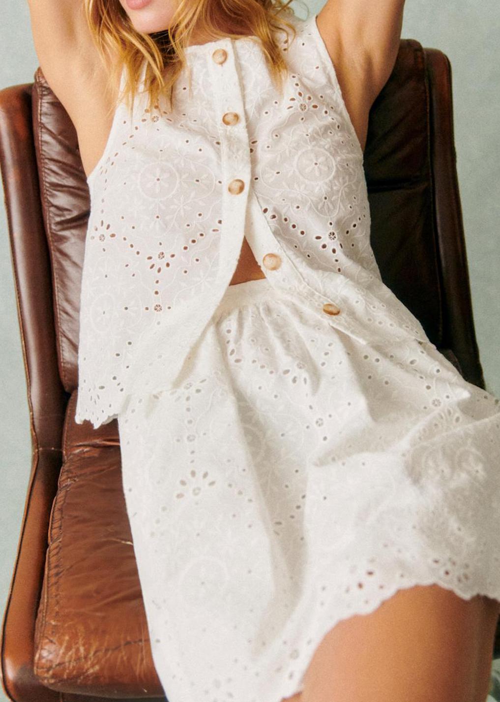 Solid Color Sleeveless Embroidered Top