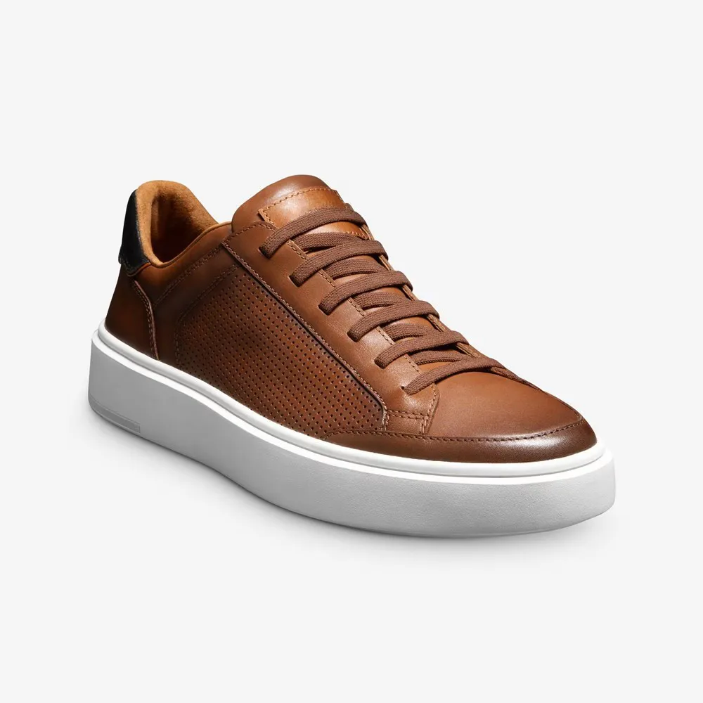 Plain Modern Look Sneaker