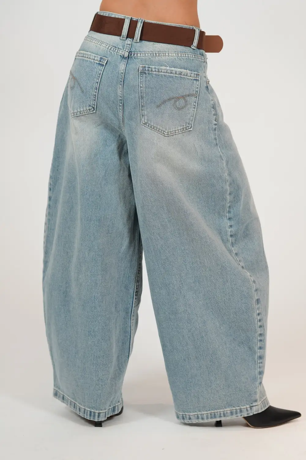Balloon Leg Belted Suede Jeans