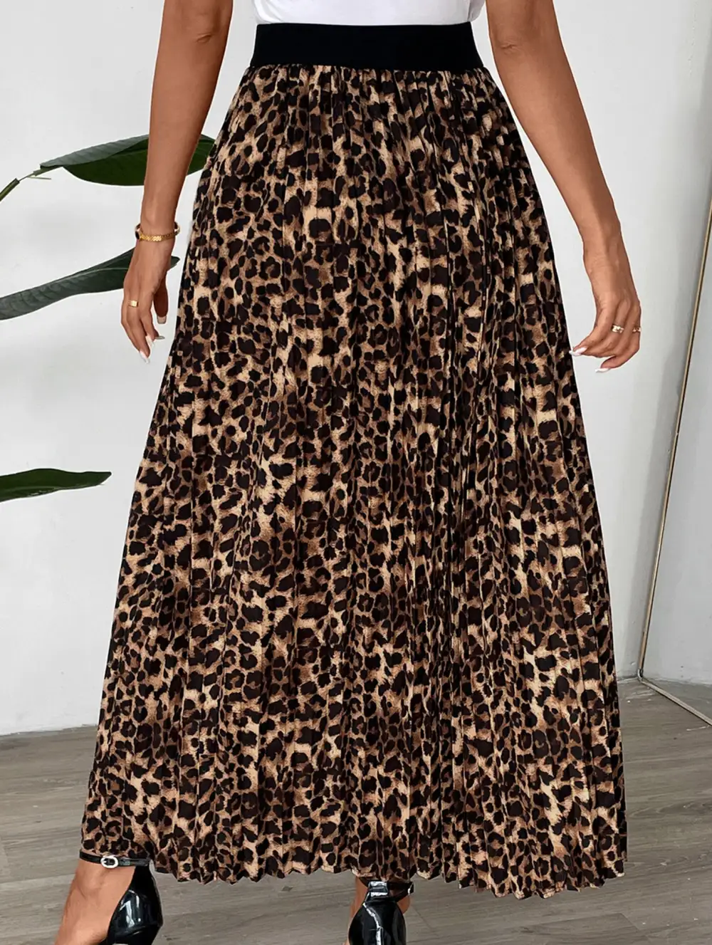 Pleated Leopard Print Midi Skirt