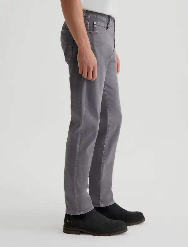 Men's Modern Relaxed-Fit Jeans