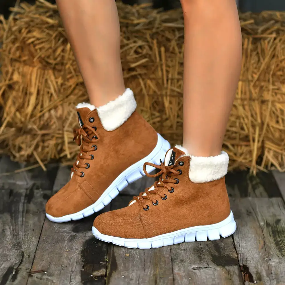 Lace-Up Round Toe Boots
