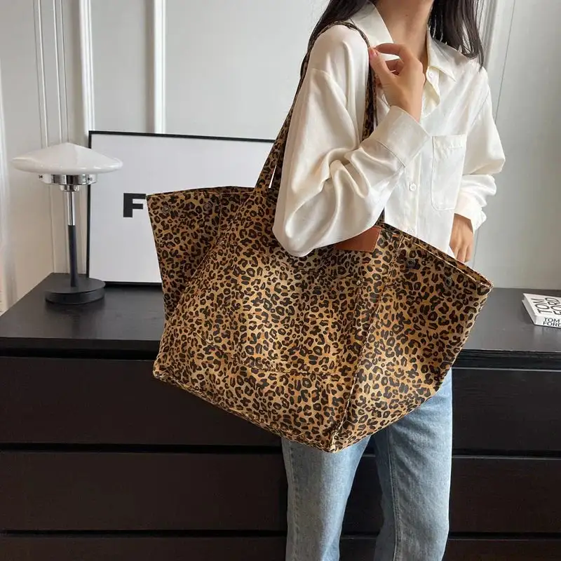 Practical Spacious Tote Bag